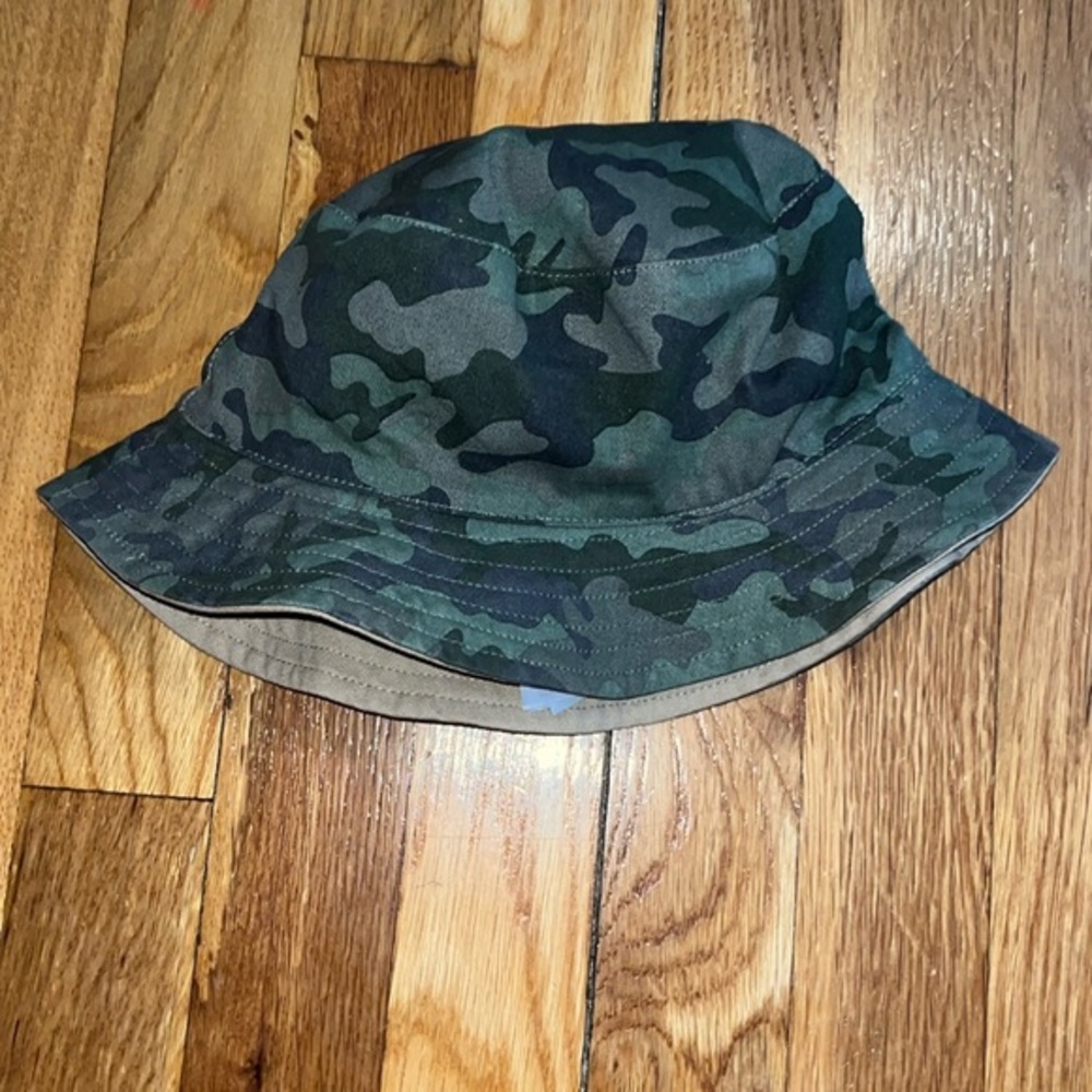 GAP kids camo bucket hat EUC size s/m would be a good fit 4T.